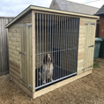 Load image into Gallery viewer, Ettiley 8ft x 4ft Kennel with Dog
