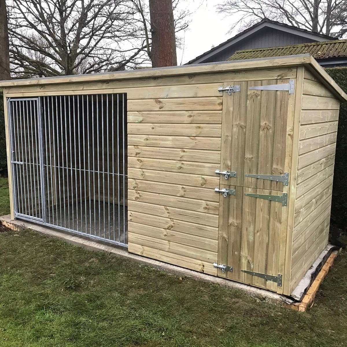 Chesterfield Wooden Dog Kennel And Run 10'6ft (wide) x 5ft (depth) x 5'11ft (high)