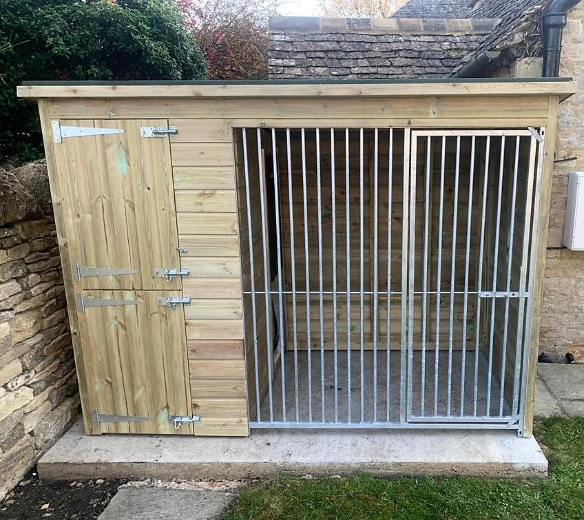 Chesterfield Wooden Dog Kennel And Run 12ft (wide) x 5ft (depth) x 5'11ft (high)