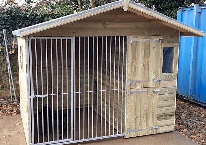 Elworth Chalet Wooden Dog Kennel And Run 8ft(wide) x 6ft (depth) x 6'6ft (apex)