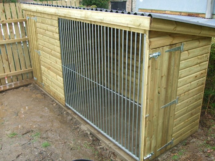 Ettiley Wooden Dog Kennel And Run (wide) x 5ft (depth) x 5'7ft (high)