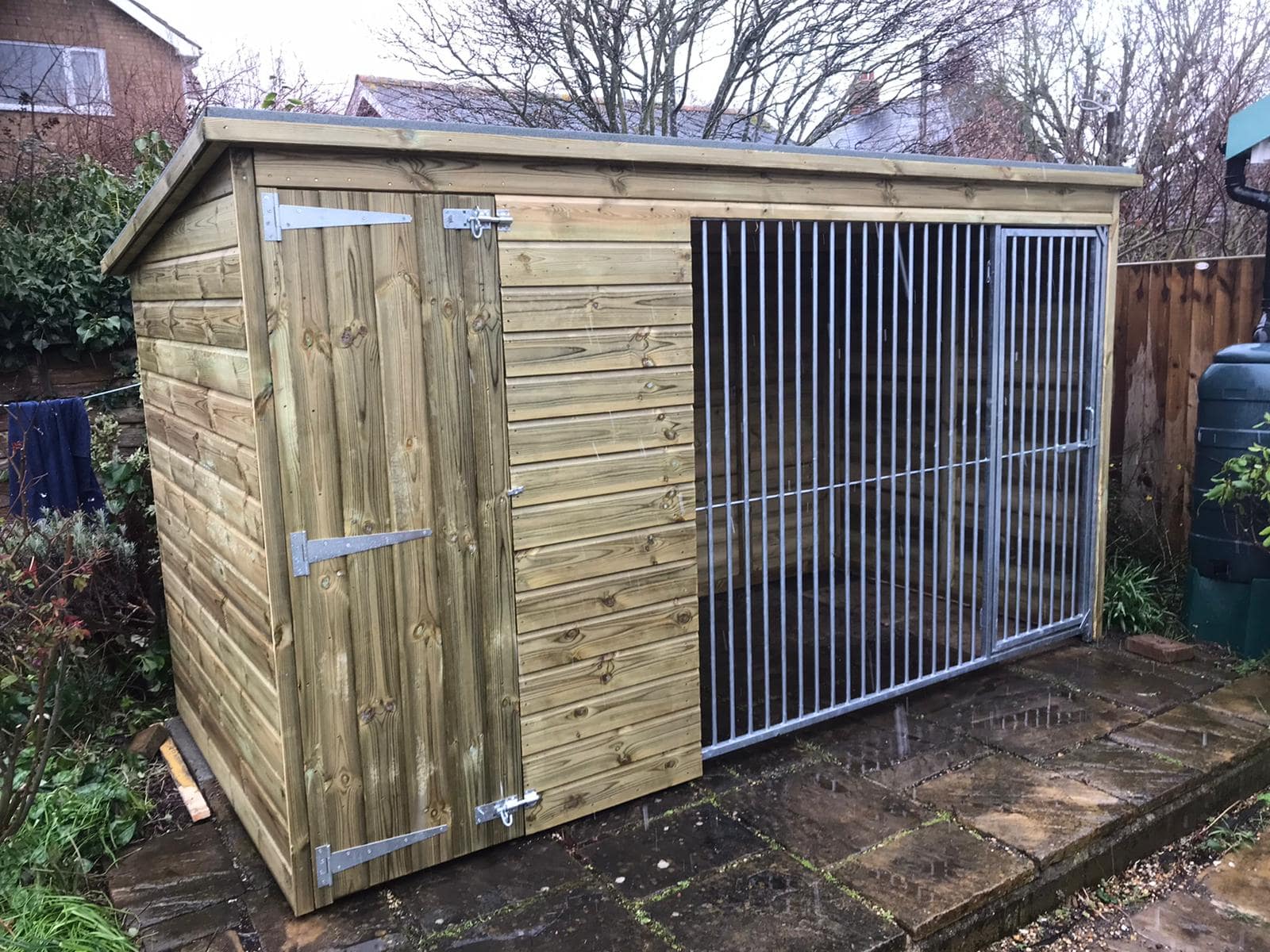 Chesterfield Wooden Dog Kennel And Run 12ft (wide) x 4ft (depth) x 5'11ft (high)