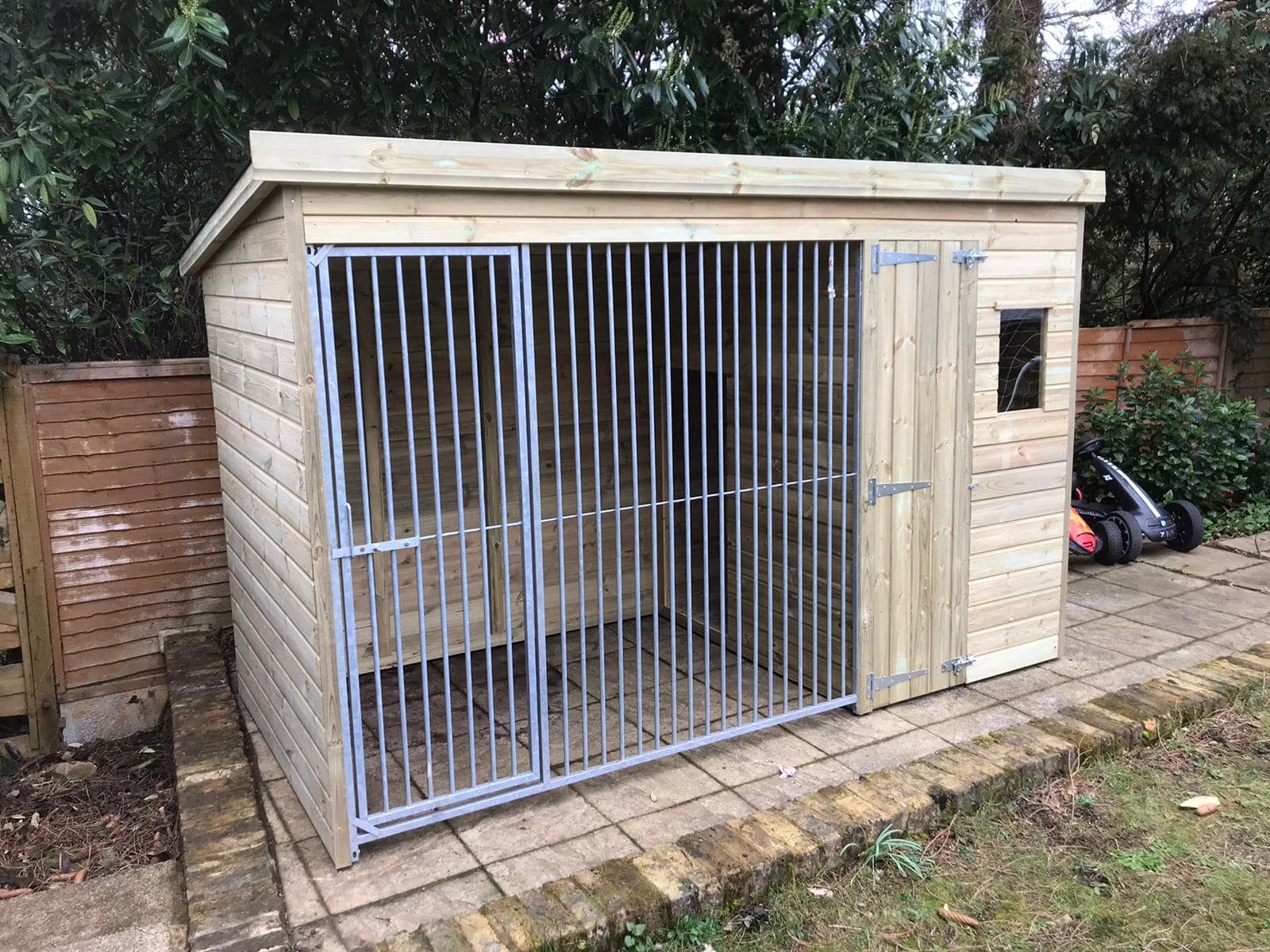 Stapeley Wooden Dog Kennel And Run 8ft (wide) x 6ft (deep) x 6'6ft (high)