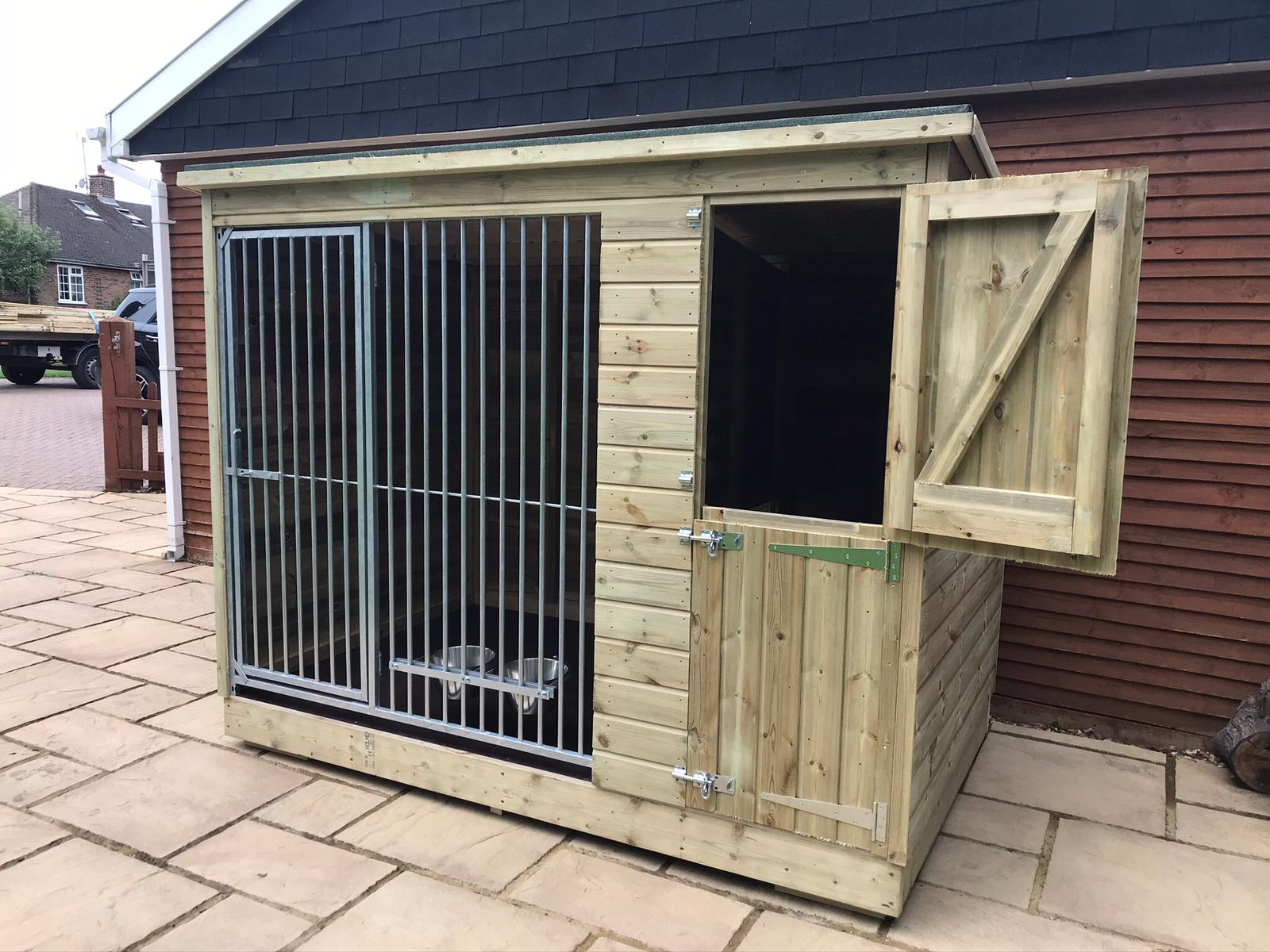 Chesterfield Wooden Dog Kennel And Run 8ft (wide) x 6ft (depth) x 5'11ft (high)