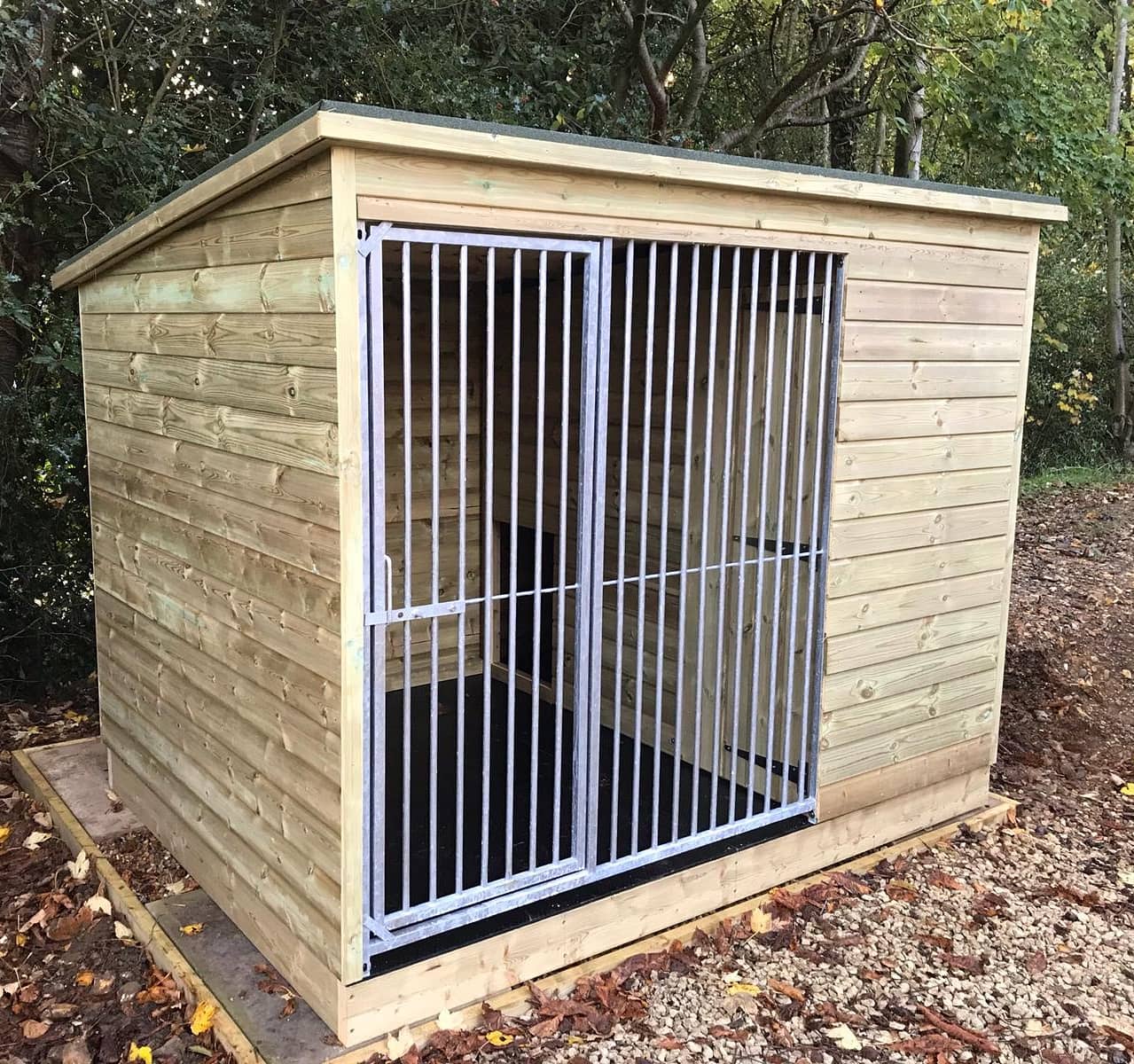 Chesterfield Wooden Dog Kennel And Run 14ft (wide) x 5ft (depth) x 5'11ft (high)